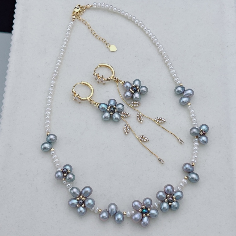 Elegant Pearl Flower Necklace Set